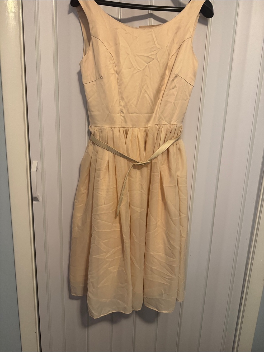 Classic Sleeveless Midi Dress in Pale Peach
